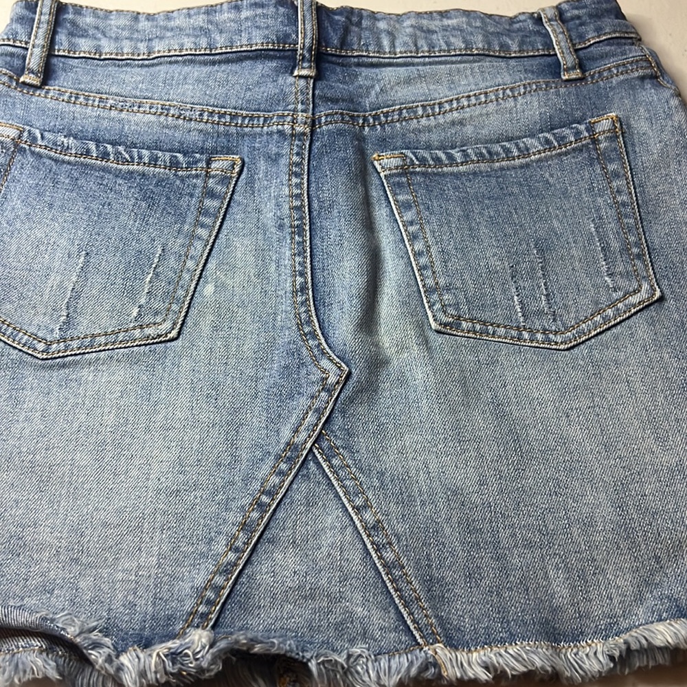 Mini skirts - Picture 2 of 3